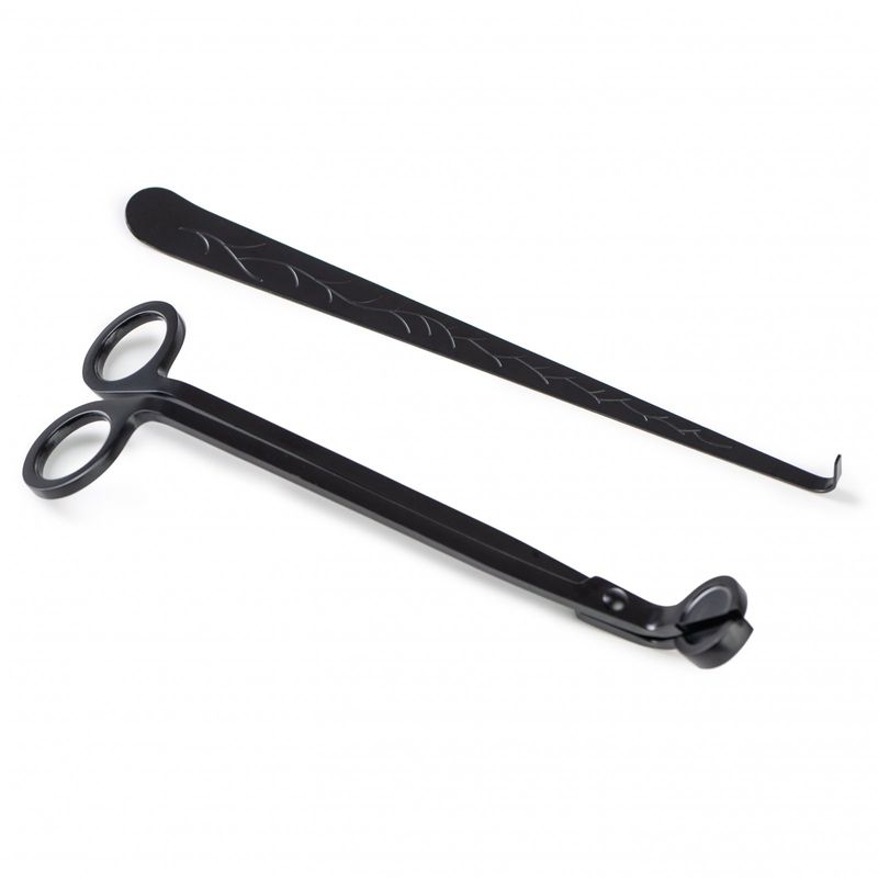 Casa si Gradina - Decoratiuni - Aromaterapie si lumanari - Lumanari si candele - Set lumanare parfumata Migdala amară, suport lumanare, accesoriu pentru stins lumanarea si foarfeca de taiat fitil - Infinity.ro