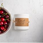 Casa si Gradina - Decoratiuni - Aromaterapie si lumanari - Lumanari si candele - Set lumanare parfumata Cirese dulci, suport lumanare, accesoriu pentru stins lumanarea si foarfeca de taiat fitil - Infinity.ro