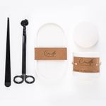 Casa si Gradina - Decoratiuni - Aromaterapie si lumanari - Lumanari si candele - Set lumanare parfumata Olibanul întunecat, suport lumanare, accesoriu pentru stins lumanarea si foarfeca de taiat fitil - Infinity.ro