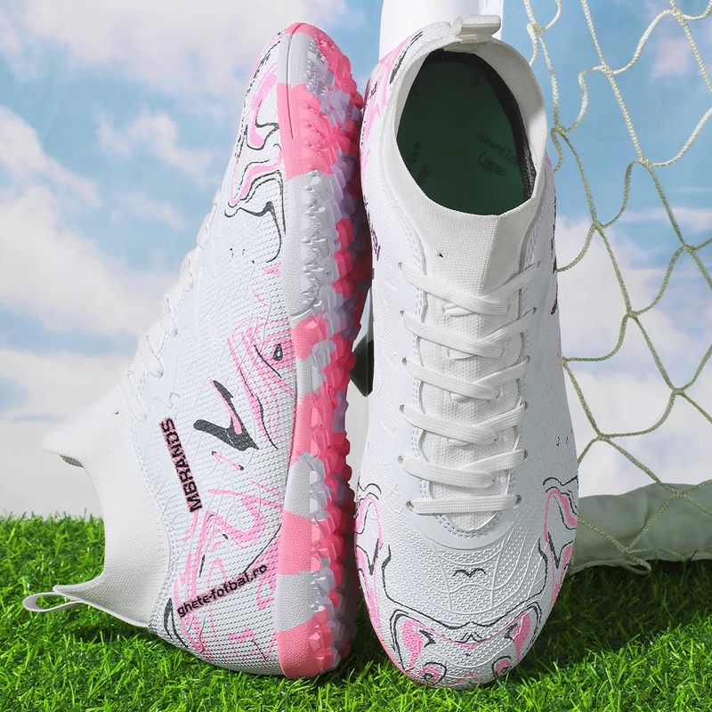 Sport si Outdoor - Echipament Sportiv - Incaltaminte sport - Pantofi sport - Ghete de fotbal MBrands, 8.3 cu glezna pentru teren sintetic, culoare alb 39 - Infinity.ro