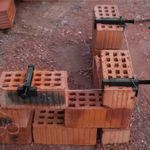 Casa si Gradina - Constructii - Scule de mana si unelte - Accesorii scule de mana - Set 2 suporti HAWIRE GJ42 pentru prindere si aliniere sfoara zidarie - Infinity.ro