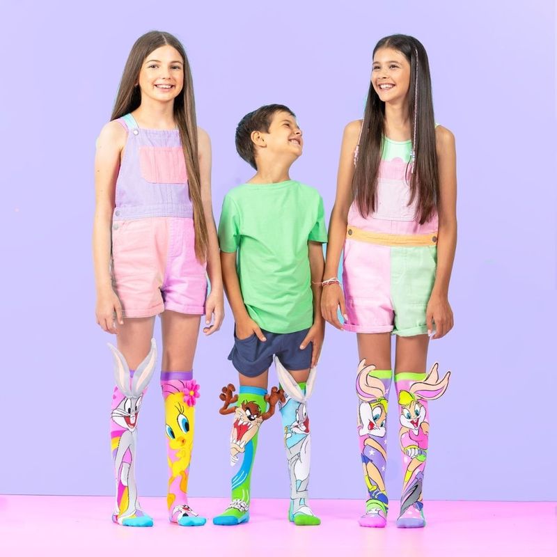 Fashion, accesorii si bijuterii - Copii - Lenjerie si pijamale copii - Sosete si dresuri copii - Sosete lungi colorate Madmia pentru baieti Bugs Bunny si Taz 3-5 ani - Infinity.ro