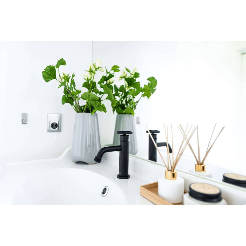 Casa si Gradina - Sanitare - Lavoar baie si accesorii - Baterii sanitare - Baterie lavoar monocomanda Laveo MURO, negru satinat - Infinity.ro