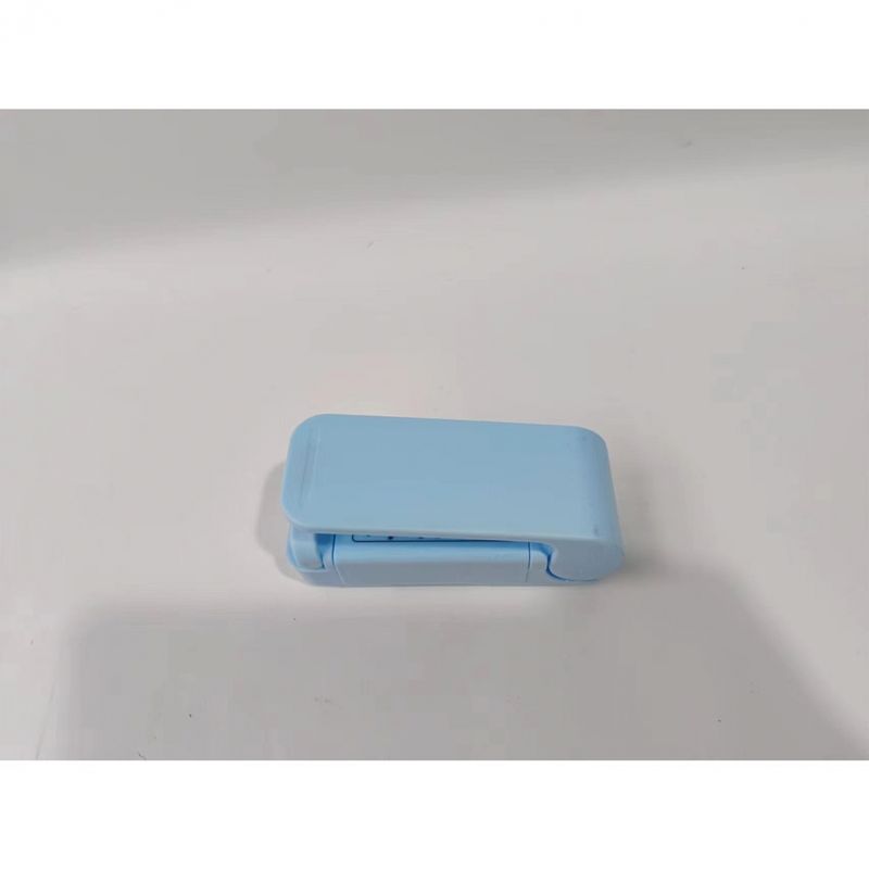 Market - Curatenie si intretinere casa - Produse bucatarie - Pungi si folii alimentare - Mini Aparat de Sigilat Pungi cu Baterii, Flippy, Etansare prin Caldura, Spate Magnetic, Portabil, 9.7x3 cm, Albastru - Infinity.ro
