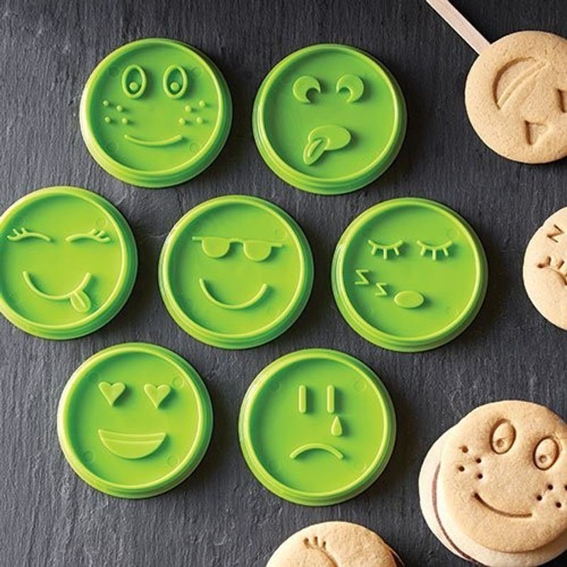 Casa si Gradina - Bucatarie si vesela - Ustensile bucatarie - Forme prajituri - Set 7 Forme de Prajituri, Flippy, Model Emoticoane Smiley Face, Diferite Expresii, 7.7 x 1.5 cm, din PP, Verde - Infinity.ro