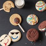 Casa si Gradina - Bucatarie si vesela - Ustensile bucatarie - Forme prajituri - Set 7 Forme de Prajituri, Flippy, Model Emoticoane Smiley Face, Diferite Expresii, 7.7 x 1.5 cm, din PP, Verde - Infinity.ro