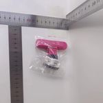 Casa si Gradina - Bucatarie si vesela - Ustensile bucatarie - Polonice, linguri si clesti de bucatarie - Cleste Multifunctional pentru Sigilarea Pungilor, Flippy, din Plastic, Mentine Alimentele Proaspete, 7x6.5 cm, Roz - Infinity.ro