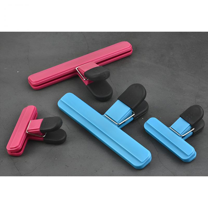Casa si Gradina - Bucatarie si vesela - Ustensile bucatarie - Polonice, linguri si clesti de bucatarie - Cleste Multifunctional pentru Sigilarea Pungilor, Flippy, din Plastic, Mentine Alimentele Proaspete, 15x7.5 cm, Albastru - Infinity.ro
