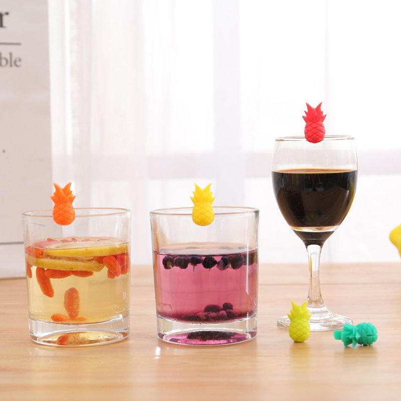 Casa si Gradina - Bucatarie si vesela - Cani si pahare - Pahare - Set 6 Accesorii pentru Pahare, Flippy, pentru Petreceri/Cocktailuri, din Silicon, Model Ananas, Multicolor - Infinity.ro