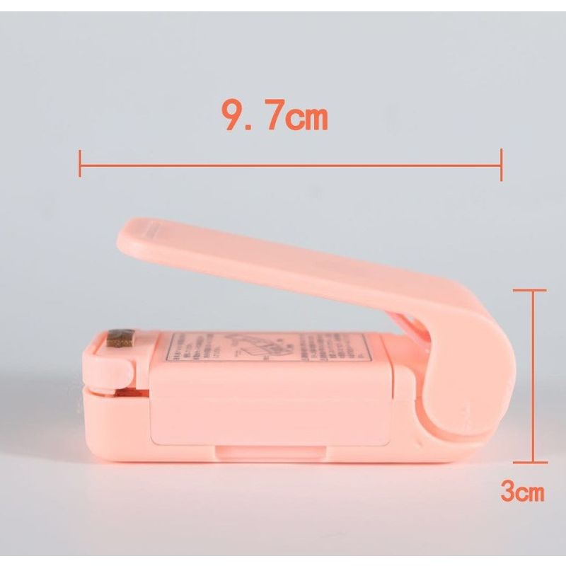 Market - Curatenie si intretinere casa - Produse bucatarie - Pungi si folii alimentare - Mini Aparat de Sigilat Pungi cu Baterii, Flippy, Etansare prin Caldura, Spate Magnetic, Portabil, 9.7x3 cm, Roz - Infinity.ro