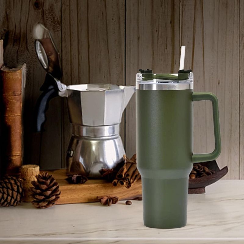 Casa si Gradina - Bucatarie si vesela - Accesorii bar - Termosuri si Cani termos - Cana Termos din Plastic, Flippy, pentru Bauturi Calde si Reci, cu Maner, 9.9x9.9x27 cm, Verde Army - Infinity.ro
