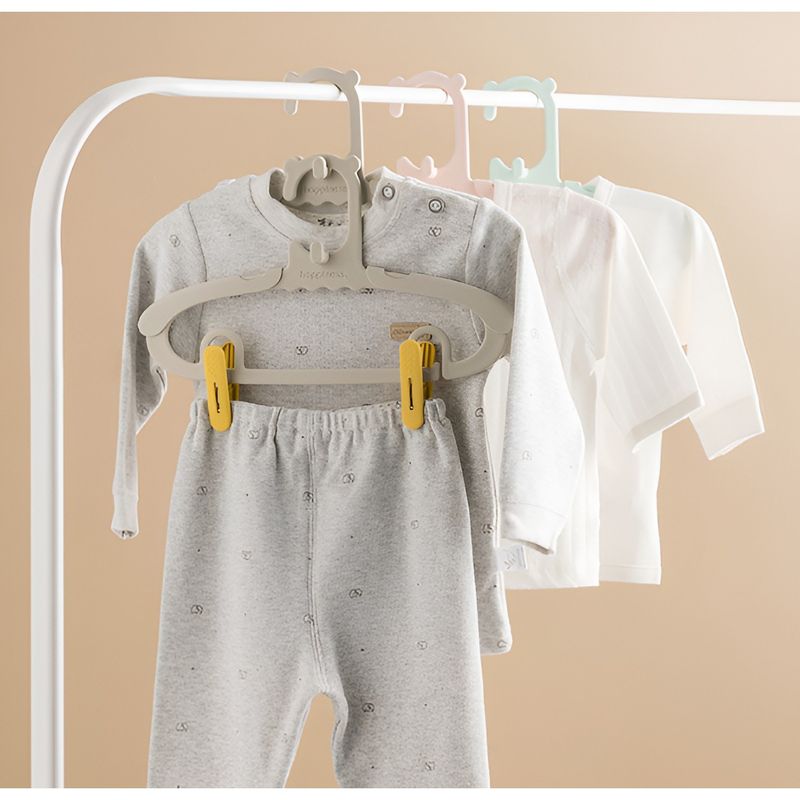 Market/Spalare si intretinere rufe/Uscatoare de rufe si accesorii - Set 20 de Cleme pentru Haine, Flippy, de Prindere pentru Pantaloni, Atasabile la Umerase, 1.6x2.3x6.35 cm, Galben - Infinity.ro