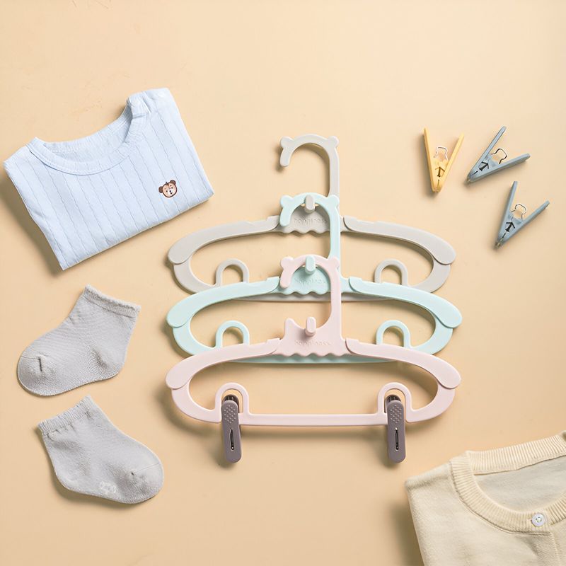 Market - Spalare si intretinere rufe - Uscatoare de rufe si accesorii - Set 20 de Cleme pentru Haine, Flippy, de Prindere pentru Pantaloni, Atasabile la Umerase, 1.6x2.3x6.35 cm, Maro - Infinity.ro