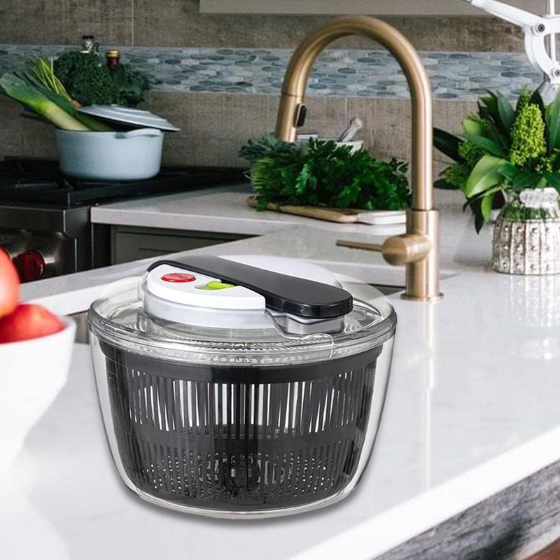 Casa si Gradina - Bucatarie si vesela - Organizare si depozitare bucatarie - Cutii alimentare - Uscator Manual pentru Salata si Verdeturi, Flippy, Plastic, 16x15x21 cm, Capacitate 3L, Negru - Infinity.ro