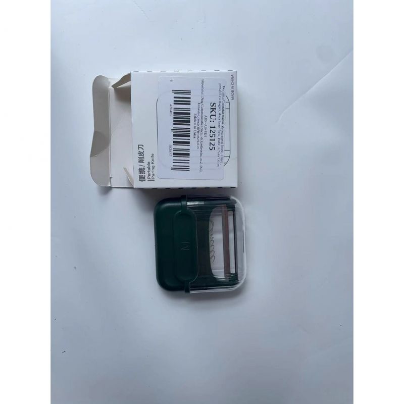 Casa si Gradina - Bucatarie si vesela - Ustensile bucatarie - Razatori si curatatoare - Decojitor/Curatator manual de legume si fructe, Flippy, portabil, cu magnet, doua lame, Inox, Verde, 6.7x6x1.6 cm - Infinity.ro