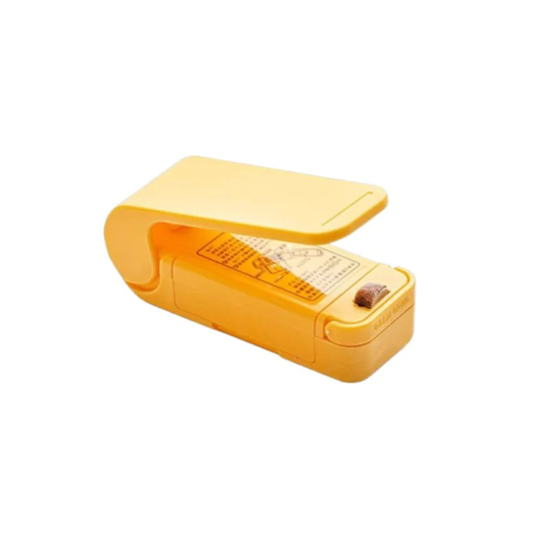 Market - Curatenie si intretinere casa - Produse bucatarie - Pungi si folii alimentare - Mini Aparat de Sigilat Pungi cu Baterii, Flippy, Etansare prin Caldura, Spate Magnetic, Portabil, 9.7x3 cm, Galben - Infinity.ro