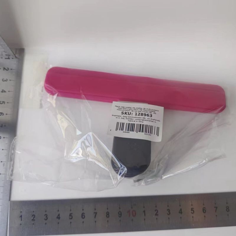 Market - Curatenie si intretinere casa - Produse bucatarie - Pungi si folii alimentare - Cleste Multifunctional pentru Sigilarea Pungilor, Flippy, din Plastic, Mentine Alimentele Proaspete, 15x7.5 cm, Roz - Infinity.ro