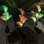 Casa si Gradina - Corpuri si surse de iluminat - Iluminat exterior - Lampi solare - Lumina solara LED tip Crin cu 5 flori, inaltime 75 cm, pentru gradina, Flippy - Infinity.ro