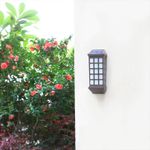 Casa si Gradina - Corpuri si surse de iluminat - Iluminat exterior - Lampi solare - Lampa solara LED tip Felinar pentru perete Flippy, 23 x 9 cm, 1.2V, ABS, 600mAh, rezistent la apa, alb cald - Infinity.ro