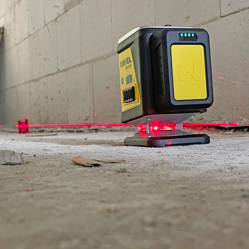 Casa si Gradina - Constructii - Scule electrice si accesorii - Aparate de masura - Nivela laser cu fascicul rosu in cruce, 2 x 360°, CL2R cu Bluetooth - Infinity.ro