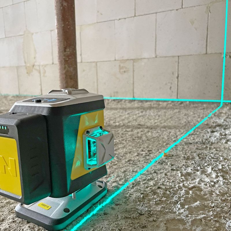 Casa si Gradina - Constructii - Scule electrice si accesorii - Aparate de masura - Nivela laser cu fascicul albastru in cruce, 3 x 360°, CL3B cu Bluetooth - Infinity.ro