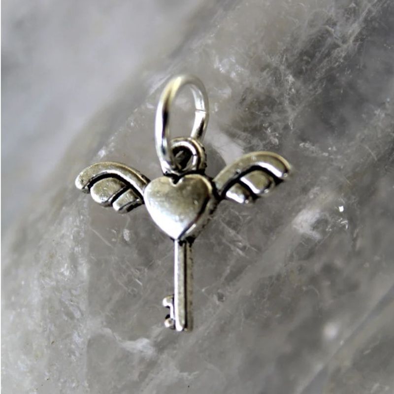 Fashion, accesorii si bijuterii - Femei - Bijuterii femei - Pandantive femei - Pandantiv din Argint 925 Jolie Silver, Model Cheita cu Aripi, 13 x 17 mm, 1.1 g - Infinity.ro