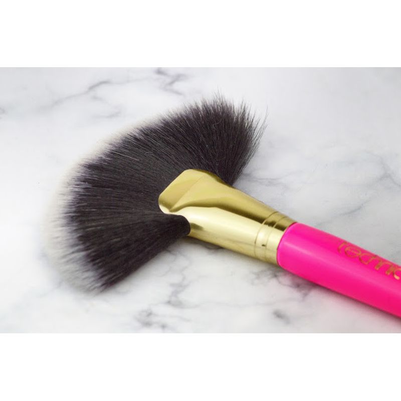 Ingrijire personala si Cosmetice - Machiaj - Aplicatoare si pensule machiaj - Pensula pudra de fata Technic Professional PRO Large Fan Brush - Infinity.ro