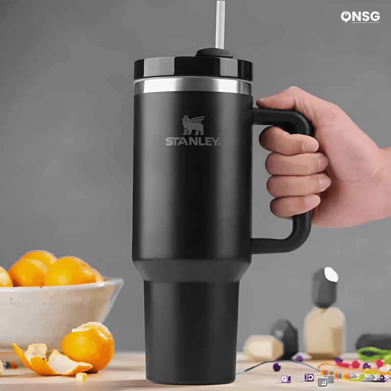 Casa si Gradina - Bucatarie si vesela - Accesorii bar - Termosuri si Cani termos - Cana Termos Stanley Quencher H2.0 Flowstate by ONSG® din Otel Inoxidabil, 1180ml, Negru - Infinity.ro
