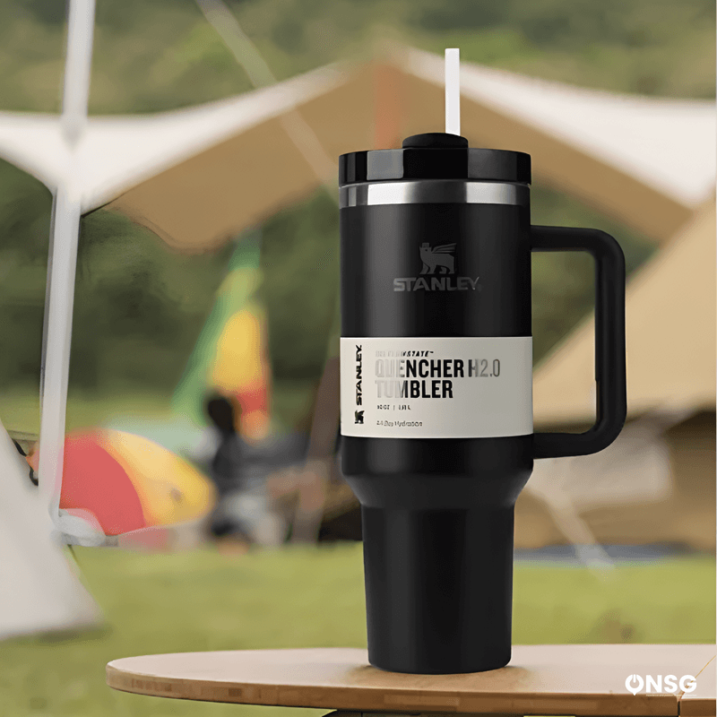 Casa si Gradina - Bucatarie si vesela - Accesorii bar - Termosuri si Cani termos - Cana Termos Stanley Quencher H2.0 Flowstate by ONSG® din Otel Inoxidabil, 1180ml, Negru - Infinity.ro