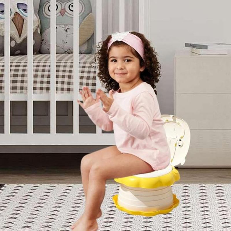 Jucarii, Copii si Bebe - Igiena si ingrijire - Baia bebelusului - Olite si reductoare WC - Olita portabila bebe, WC cu spatar inalt si scaun ergonomic model leu culoare galben - Infinity.ro