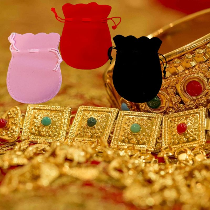 Fashion, accesorii si bijuterii - Femei - Bijuterii femei - Cutii bijuterii - Cutie bijuterii, 1 compartiment bratari si 3 compartimente inele si cercei, 20x15x5 cm si set 3 saculeti catifea, cu snur, 120x85 mm - Infinity.ro