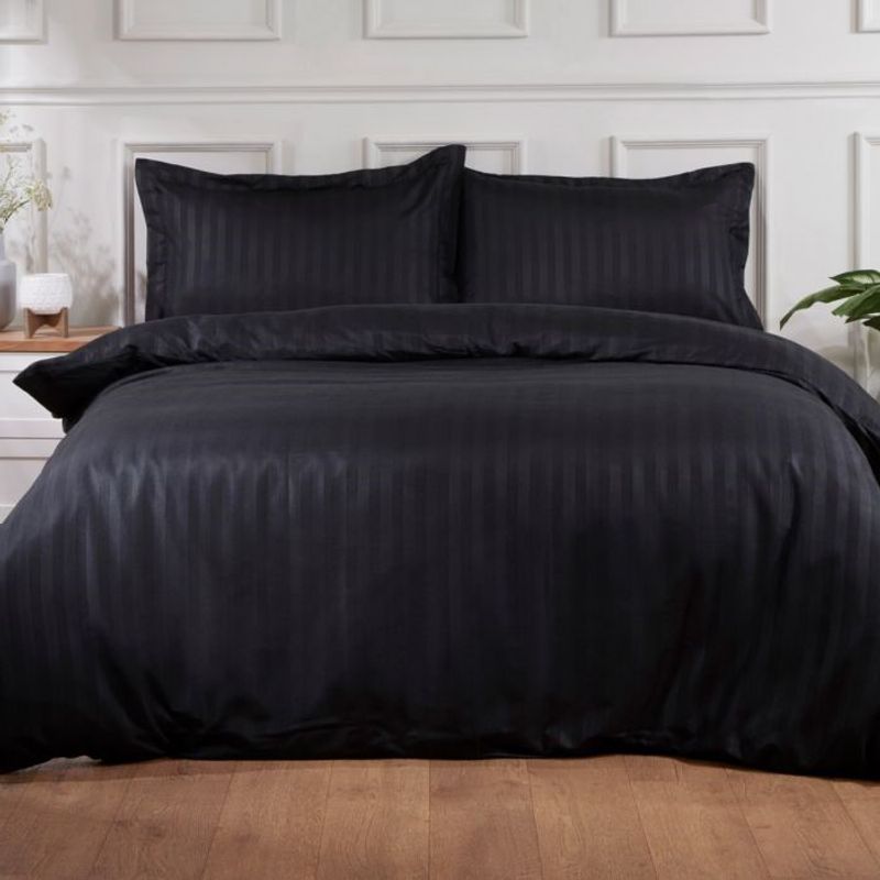 Casa si Gradina - Textile si covoare - Lenjerii de pat - Cearceafuri de pat - Cearceaf de pat Kotonia Home Deco, 100% bumbac, Damasc Saten, 220x240 cm, dimensiune dungi 1 cm, Negru - Infinity.ro