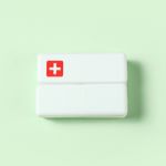 Ingrijire personala si Cosmetice - Sanatate si wellness - Aparate medicale - Accesorii medicale pentru recuperare si tratament - Cutie depozitare medicamente, 7 compartimente sigilate individual, pliabila, portabila, flippy, alb/rosu - Infinity.ro