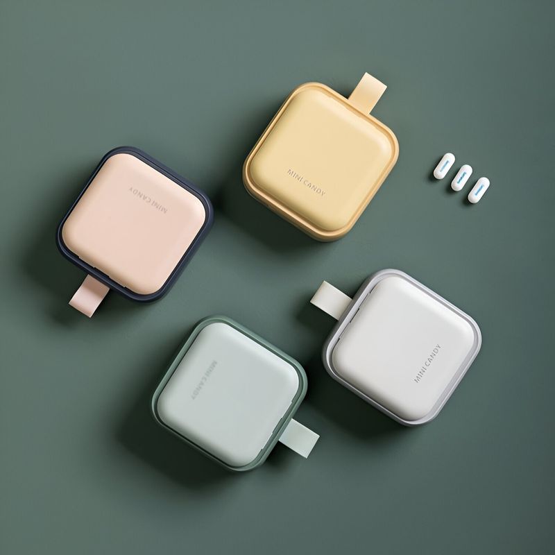 Ingrijire personala si Cosmetice - Sanatate si wellness - Aparate medicale - Accesorii medicale pentru recuperare si tratament - Cutie depozitare medicamente mini, flippy, 4 compartimente, inchidere etans, portabila, patrat, gri, pp, 7.5x7.5x3 cm - Infinity.ro