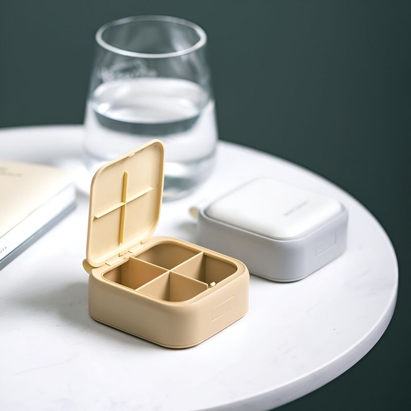 Ingrijire personala si Cosmetice - Sanatate si wellness - Aparate medicale - Accesorii medicale pentru recuperare si tratament - Cutie depozitare medicamente mini, flippy, 4 compartimente, inchidere etans, portabila, patrat, gri, pp, 7.5x7.5x3 cm - Infinity.ro