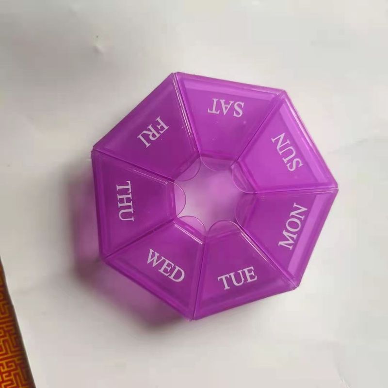 Ingrijire personala si Cosmetice - Sanatate si wellness - Aparate medicale - Accesorii medicale pentru recuperare si tratament - Cutie separator medicamente cu zilele saptamanii, flippy, plastic, 7 compartimente, mov - Infinity.ro