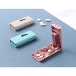 Ingrijire personala si Cosmetice - Sanatate si wellness - Aparate medicale - Accesorii medicale pentru recuperare si tratament - Dispozitiv taiere si depozitare medicamente, flippy, albastru, plastic, 8 x 4 x 1.8 cm - Infinity.ro
