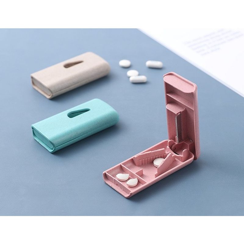Ingrijire personala si Cosmetice - Sanatate si wellness - Aparate medicale - Accesorii medicale pentru recuperare si tratament - Dispozitiv taiere si depozitare medicamente, flippy, albastru, plastic, 8 x 4 x 1.8 cm - Infinity.ro