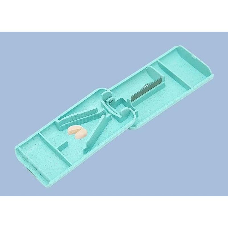 Ingrijire personala si Cosmetice - Sanatate si wellness - Aparate medicale - Accesorii medicale pentru recuperare si tratament - Dispozitiv taiere si depozitare medicamente, flippy, albastru, plastic, 8 x 4 x 1.8 cm - Infinity.ro