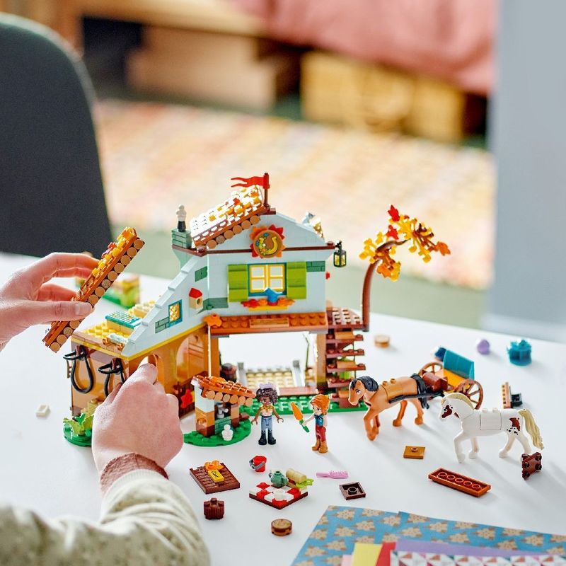 Jucarii, Copii si Bebe - Jucarii si jocuri - Seturi de constructie si cuburi - Seturi de constructie - Lego friends grajdul pentru cai al lui autumn 41745 - Infinity.ro