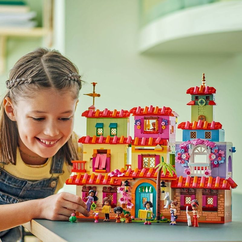 Jucarii, Copii si Bebe - Jucarii si jocuri - Seturi de constructie si cuburi - Seturi de constructie - Lego Disney casa magica a familiei madrigal 43245 - Infinity.ro