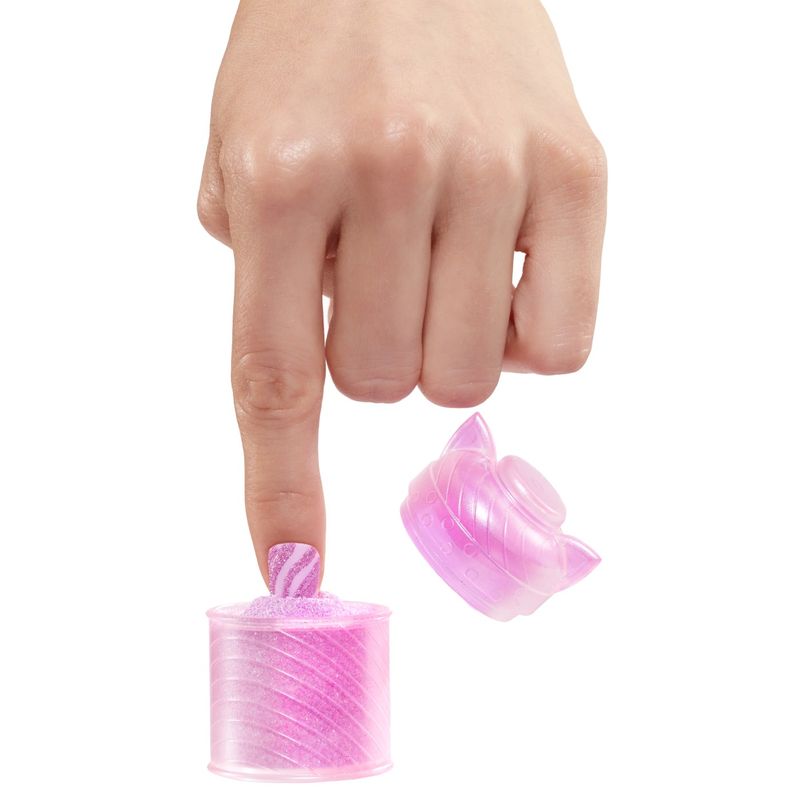 Jucarii, Copii si Bebe - Jucarii si jocuri - Papusi si accesorii - Papusi - L.O.L. Surprise! omg sweet nails kitty k café set papusa cu accesorii - Infinity.ro