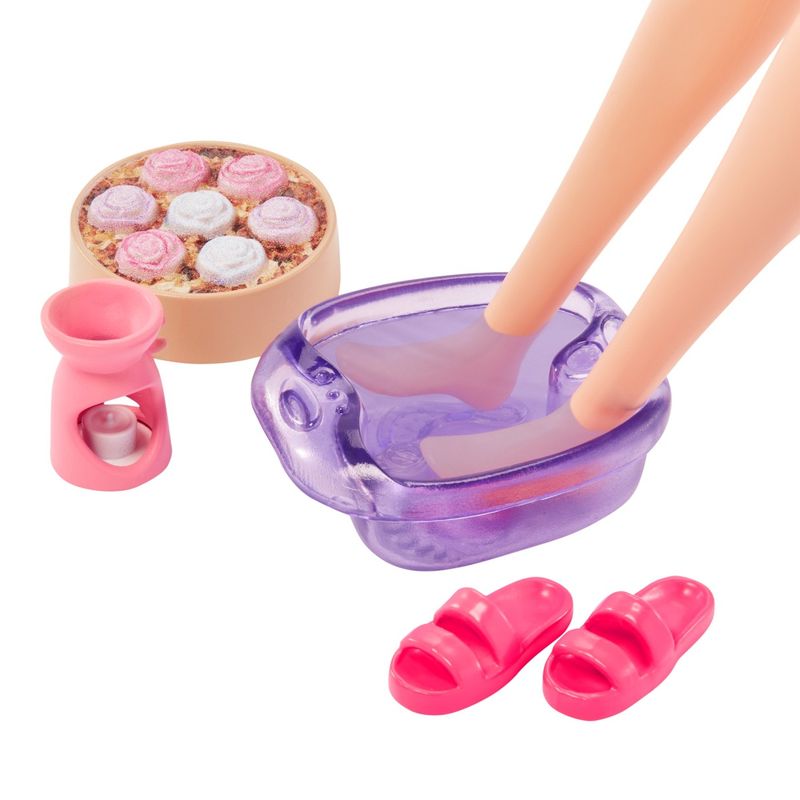 Jucarii, Copii si Bebe - Jucarii si jocuri - Papusi si accesorii - Papusi - Barbie set de joaca cu accesorii papusa Barbie o zi la spa - Infinity.ro