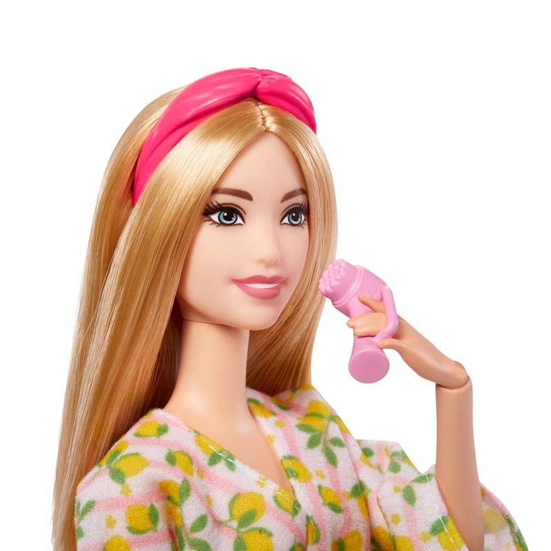 Jucarii, Copii si Bebe - Jucarii si jocuri - Papusi si accesorii - Papusi - Barbie set de joaca cu accesorii papusa Barbie o zi la spa - Infinity.ro