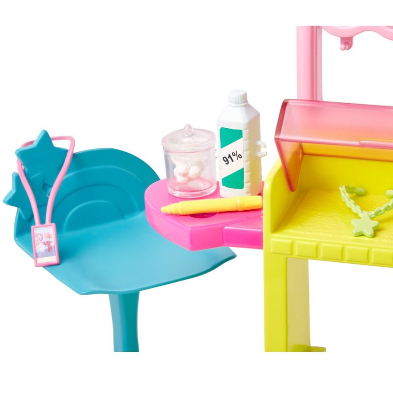 Jucarii, Copii si Bebe - Jucarii si jocuri - Papusi si accesorii - Papusi - Barbie papusa Barbie skipper first jobs ear piercer - Infinity.ro