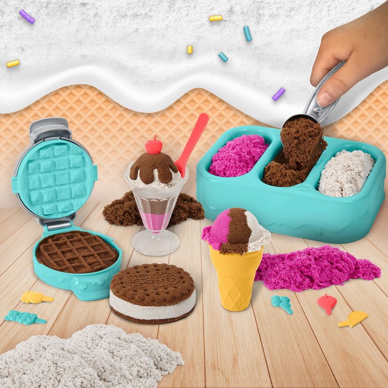 Jucarii, Copii si Bebe - Jucarii si jocuri - Jucarii & jocuri educative - Pasta, lut si nisip modelabil - Kinetic sand set inghetata si prajiturele colorate si parfumate - Infinity.ro