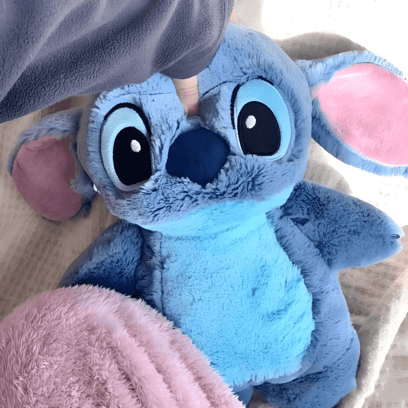 Ingrijire personala si Cosmetice - Sanatate si wellness - Articole wellness - Incalzitoare corporale - Jucarie/Perna de Plus Termo, 400mL Termica Pentru Dureri Musculare/Menstruale/Crampe , Warm Hug Stich,Lilo&Stitch - Infinity.ro