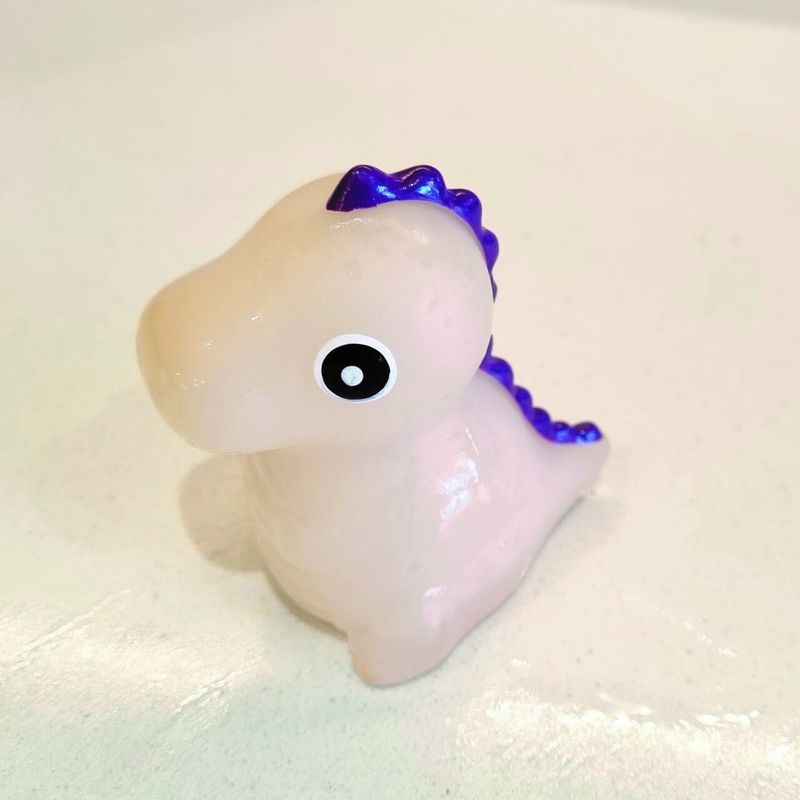 Jucarii, Copii si Bebe - Jucarii si jocuri - Jucarii bebelusi - Jucarii interactive bebelusi - Carte Si Jucarie Care Isi Schimba Culoarea - Dinozaur - Infinity.ro