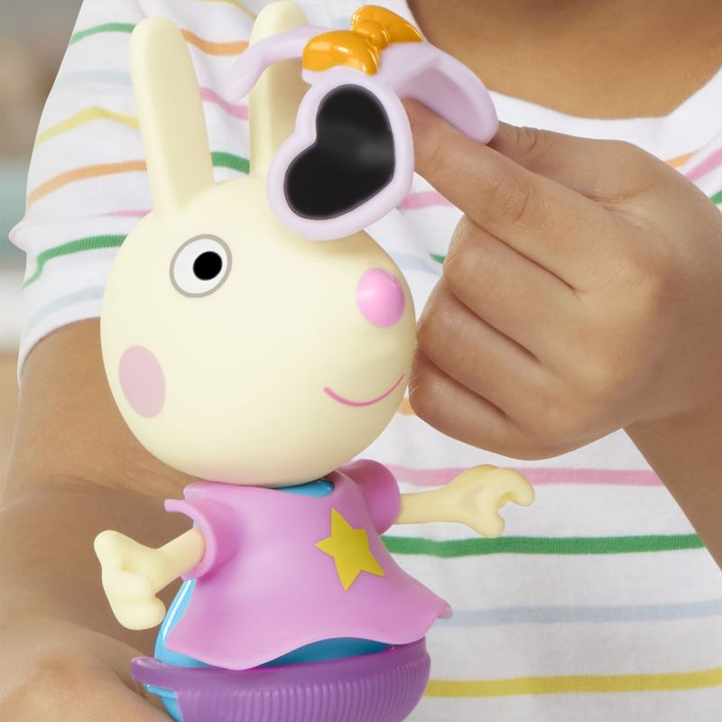 Jucarii, Copii si Bebe - Jucarii si jocuri - Figurine - Peppa pig set figurina si accesorii vestimentare iepurasul rebecca 15cm - Infinity.ro