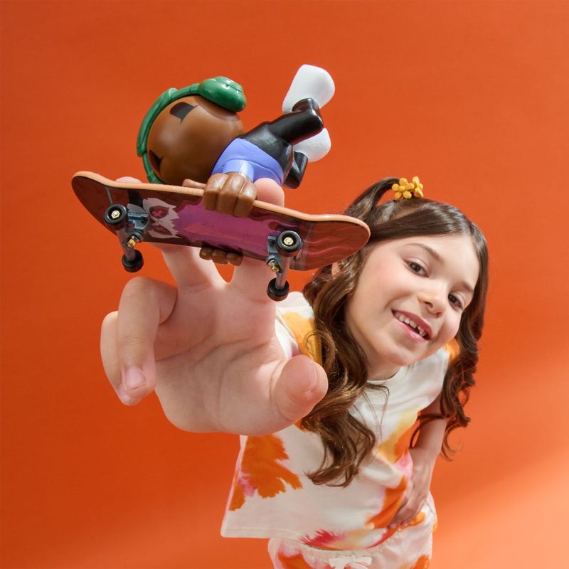 Jucarii, Copii si Bebe - Jucarii si jocuri - Figurine - Tech dech sk8 crew pachet placa si figurina 9.6cm casti verzi - Infinity.ro